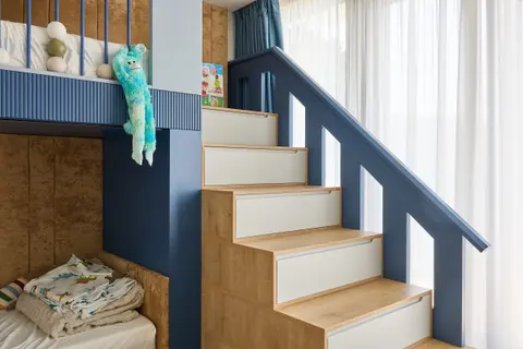 Staircase storage