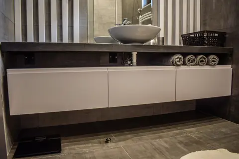 Bathroom vanity