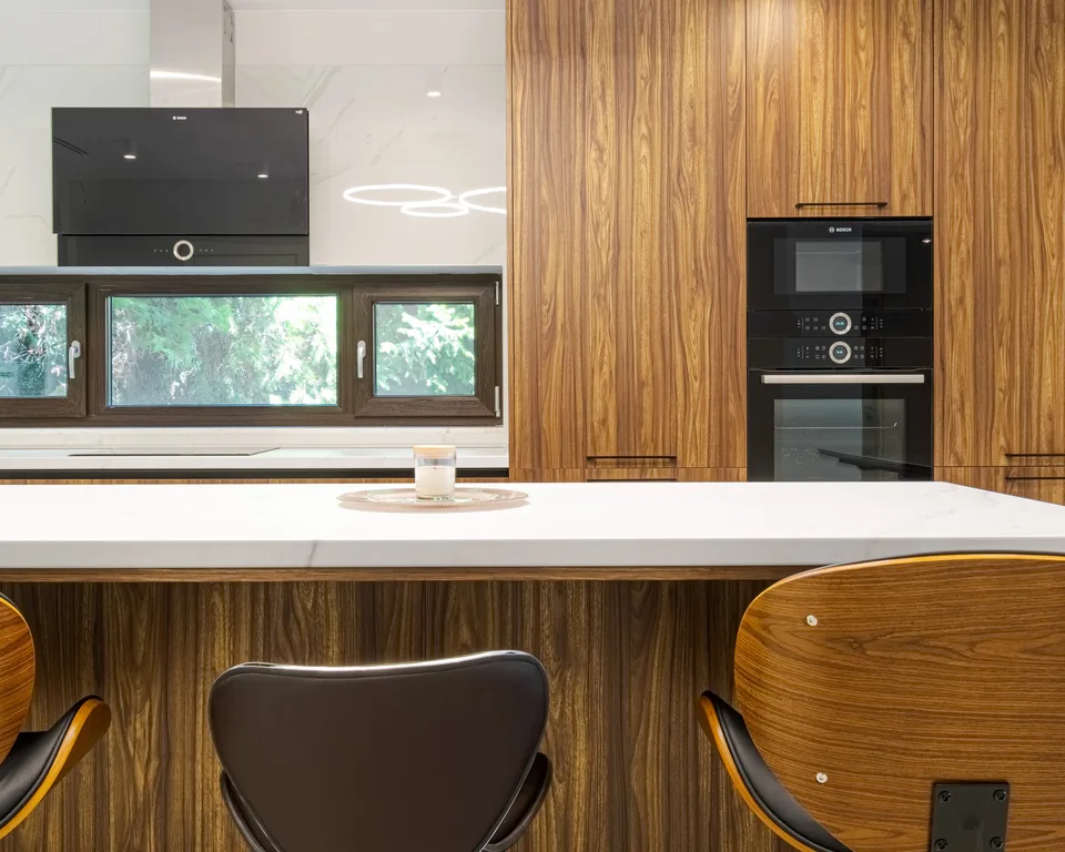 Island and wood-grain fronts