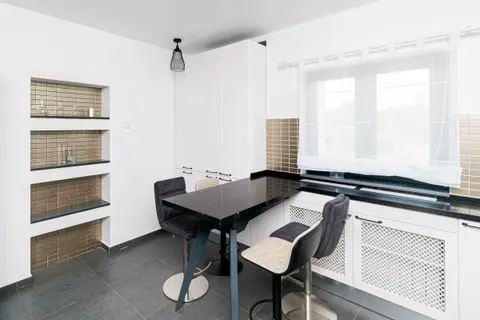 Kitchen & dining