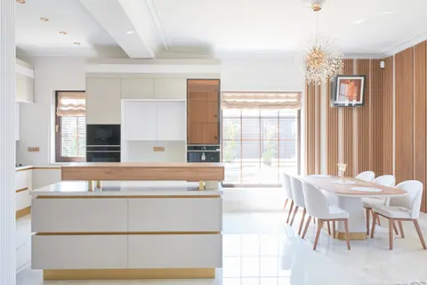 Kitchen & dining room