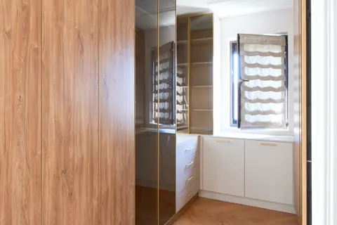 Glazed dressing cabinet