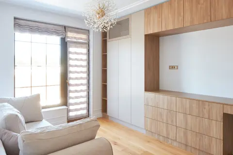 Fitted desk & wardrobe