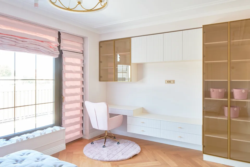 Bedroom desk & shelving