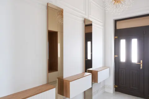 Entrance consoles