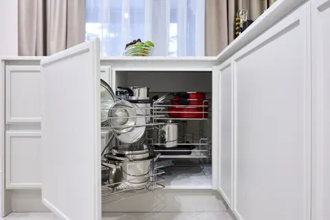 Corner mechanism