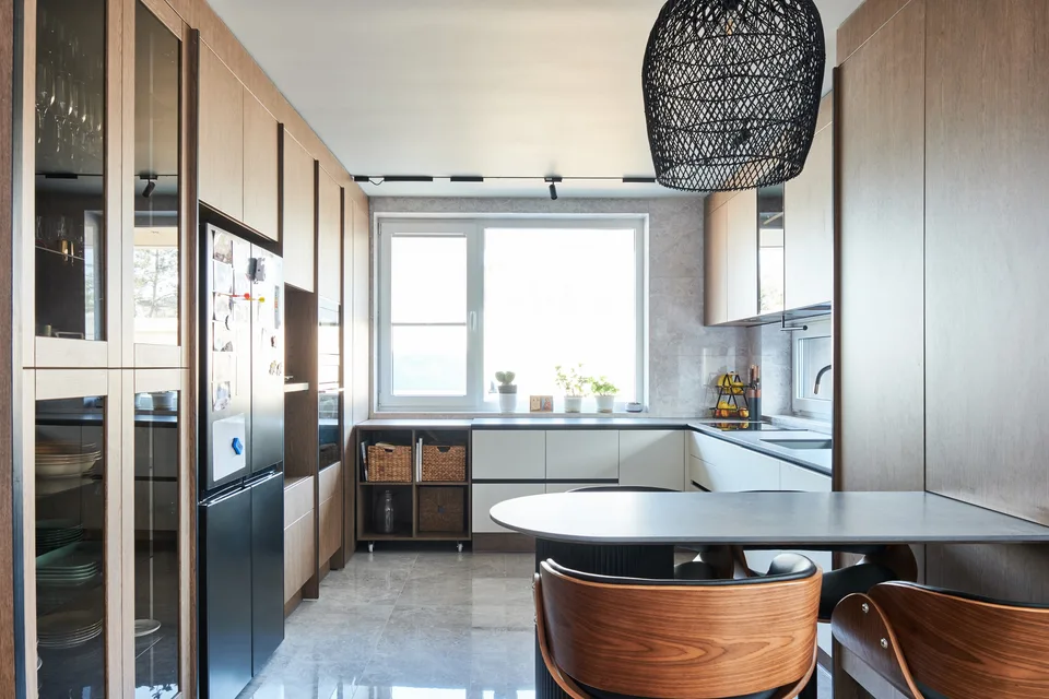 Kitchen & dining