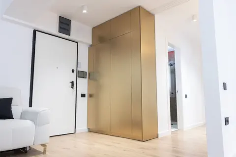 Entrance storage